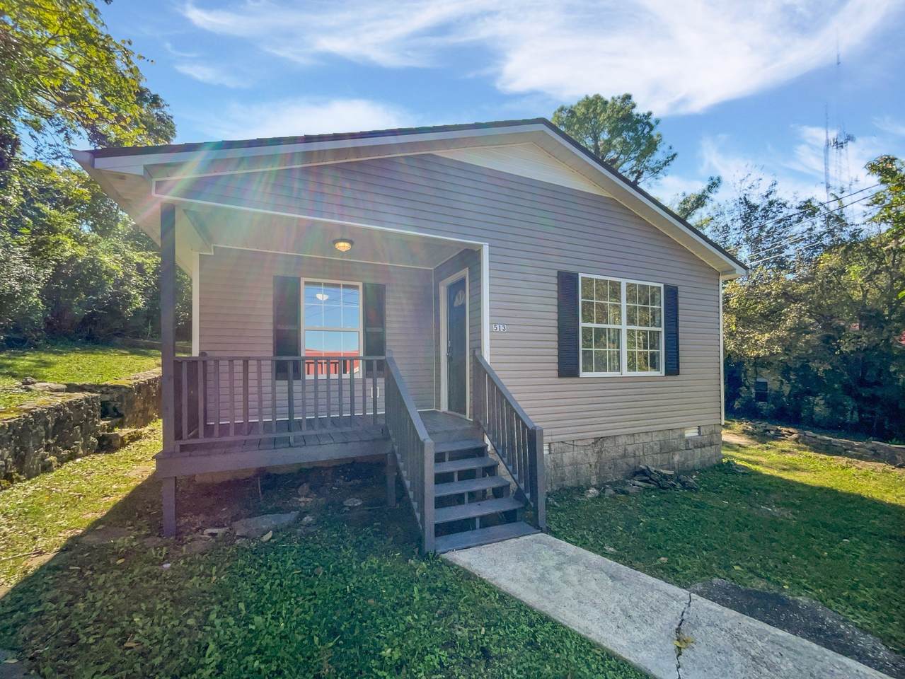 513 W 5th St - Photo 1