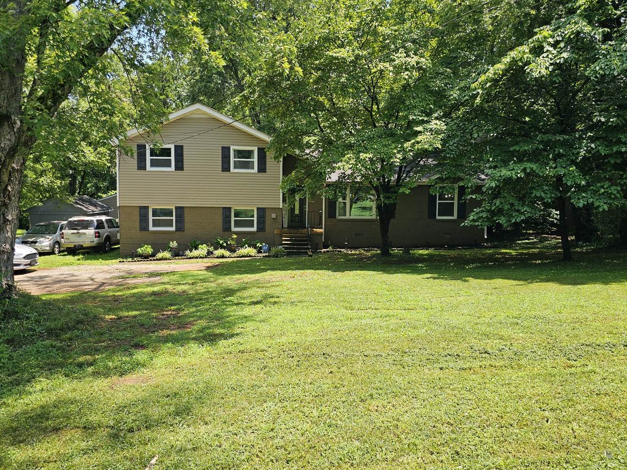 1215 Parkview Ter - Photo 1