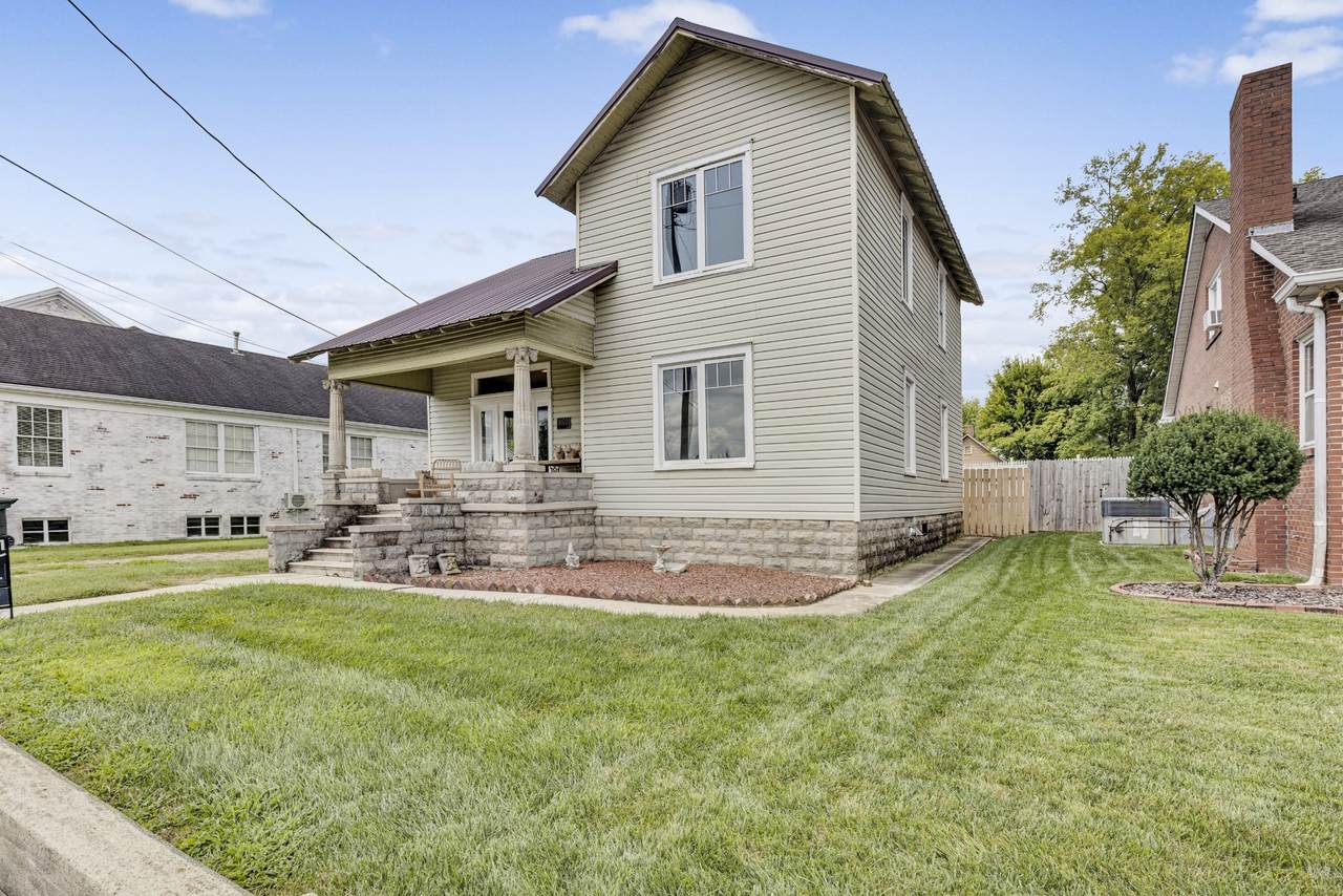 409 N Oak St - Photo 1