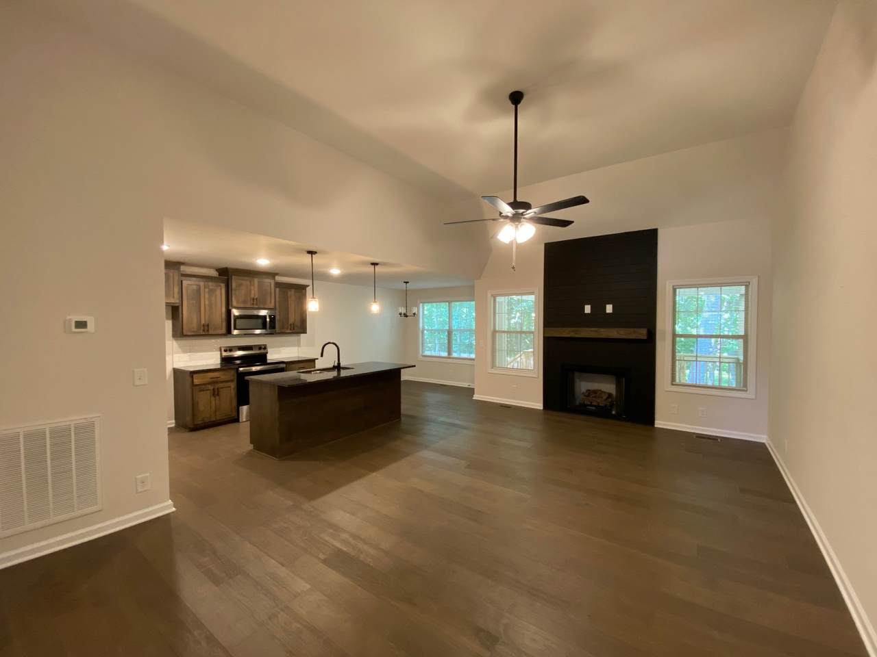 https://bt-photos.global.ssl.fastly.net/nashville/1280_boomver_1_RTC3501302-1.jpg