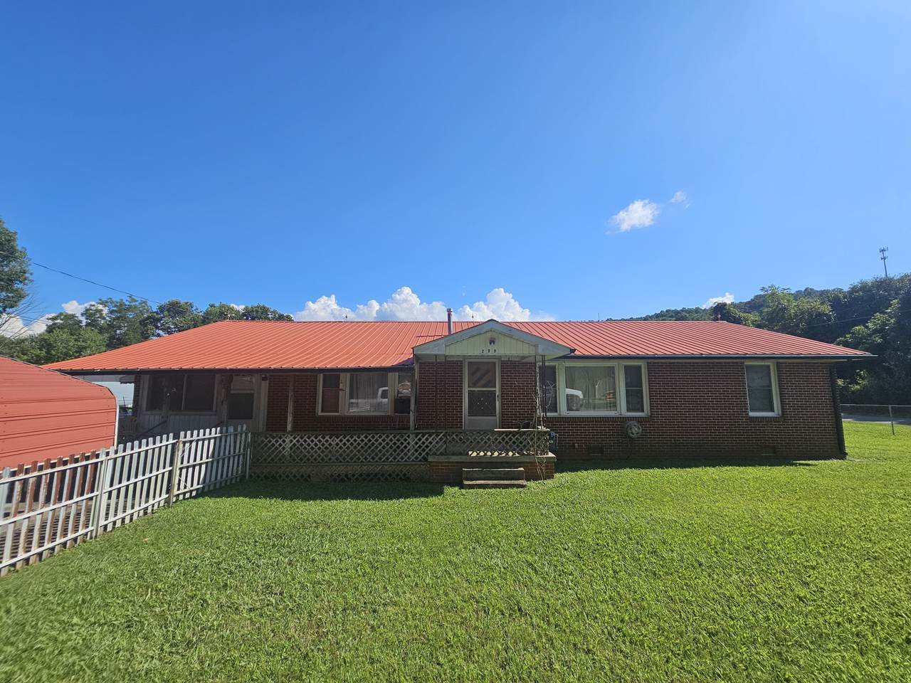 299 Mountain St - Photo 1