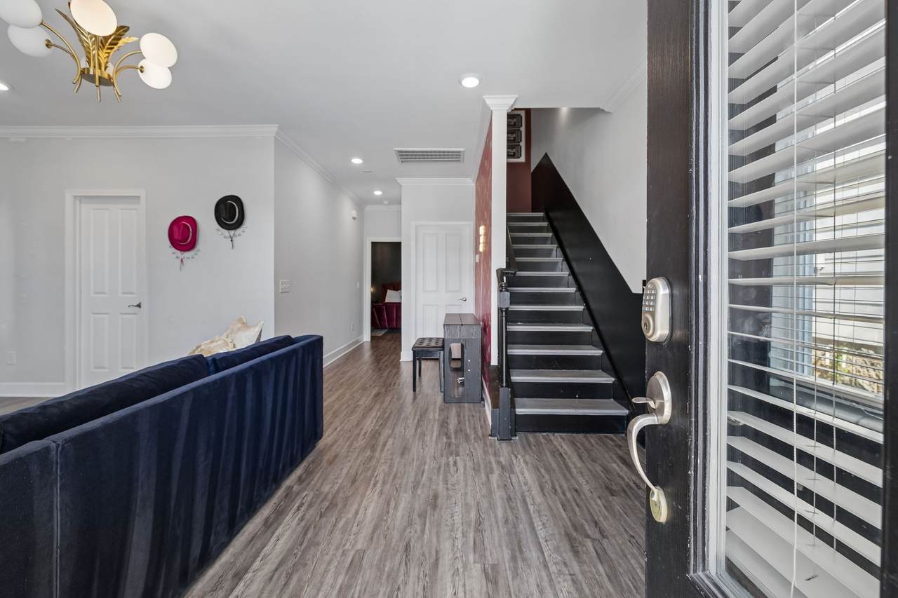 https://bt-photos.global.ssl.fastly.net/nashville/1280_boomver_1_RTC3501453-1.jpg