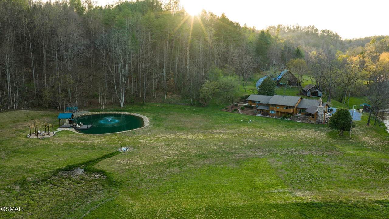 4242 Pearl Valley Road - Photo 1