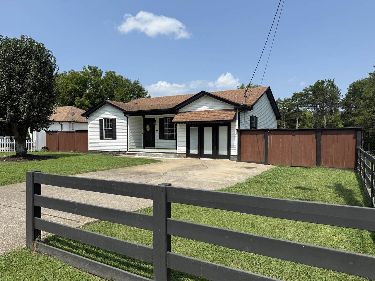 403 Southlake Dr - Photo 1