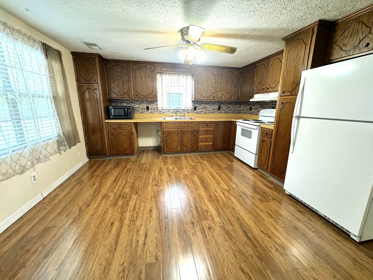 https://bt-photos.global.ssl.fastly.net/nashville/1280_boomver_1_RTC3506004-1.jpg