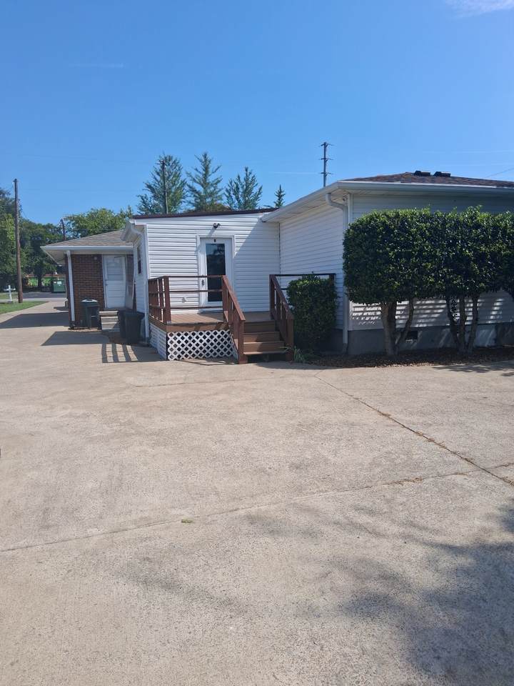 103 Campus Dr - Photo 1