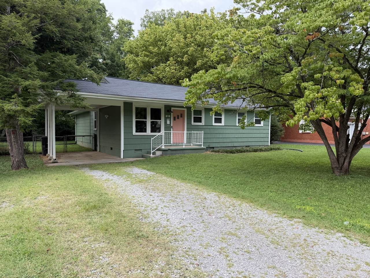 618 Spencer Dr - Photo 1