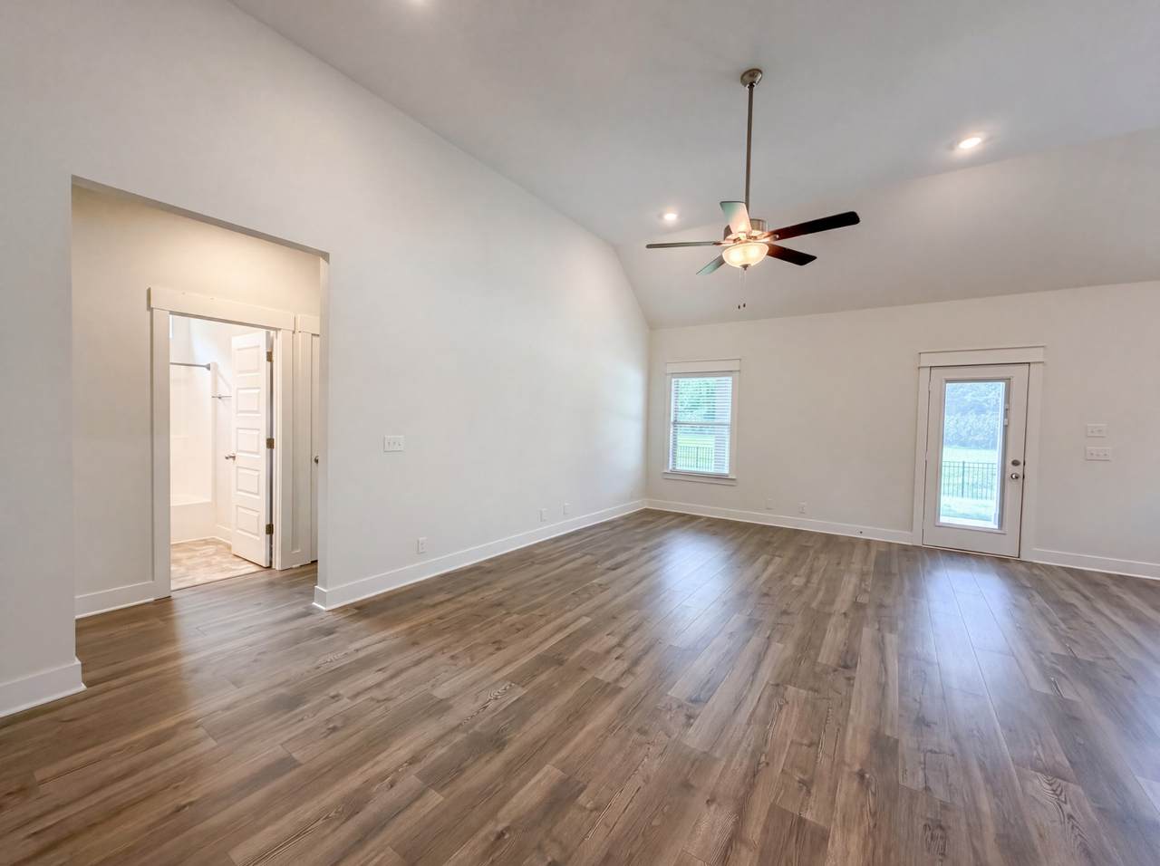https://bt-photos.global.ssl.fastly.net/nashville/1280_boomver_1_RTC3506060-1.jpg