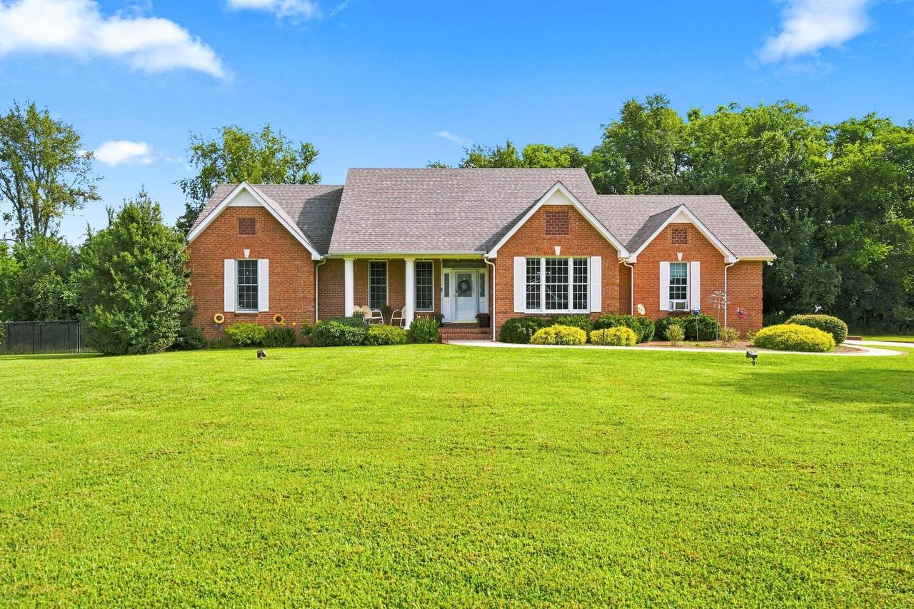 131 Maple Dr - Photo 1