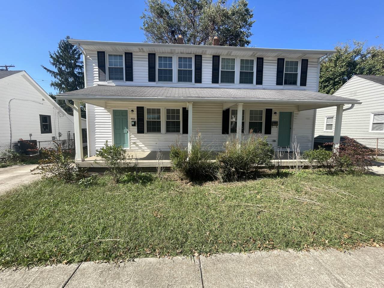 912 Bryan St - Photo 1