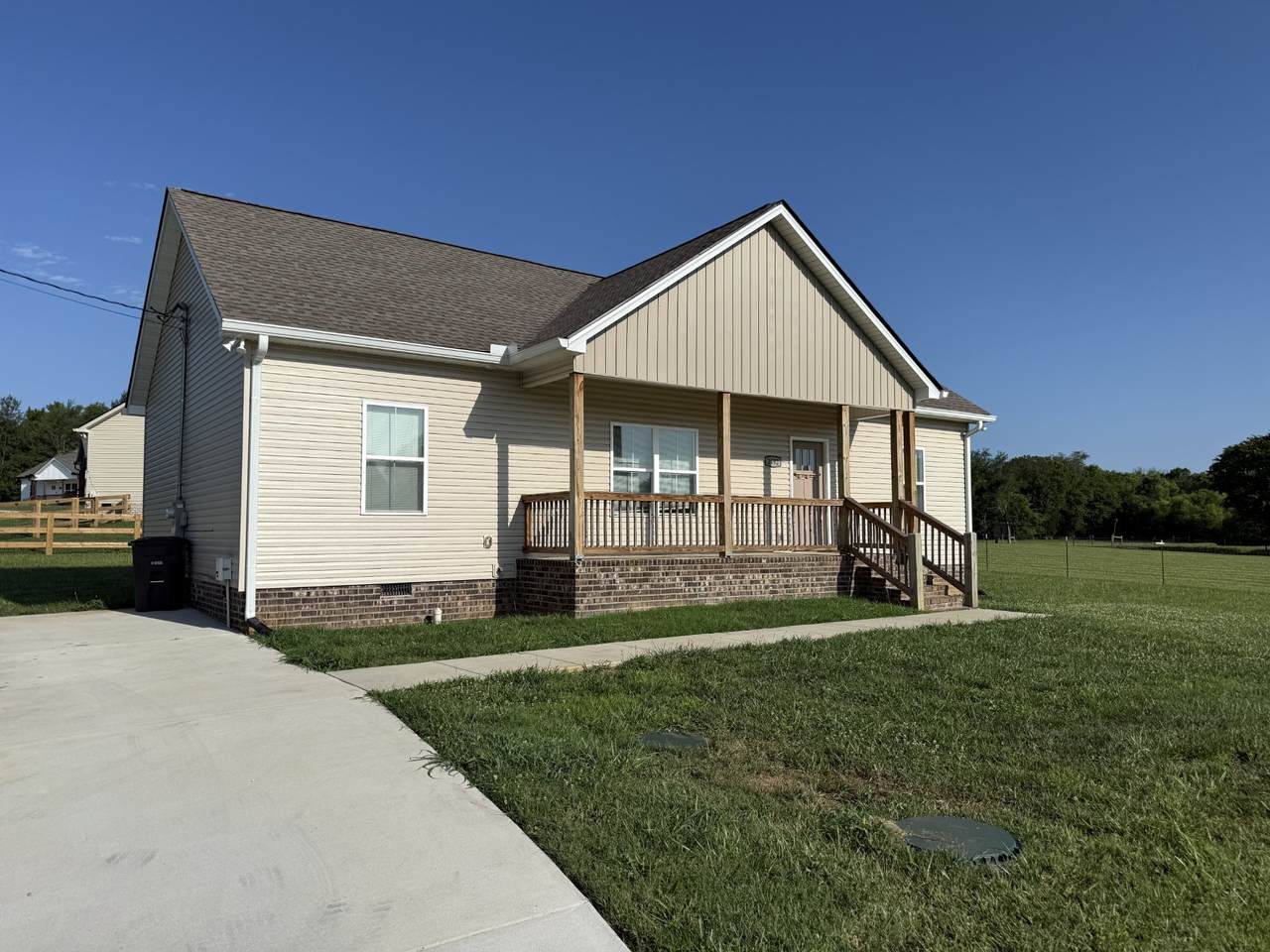2492 Jason Dr - Photo 1