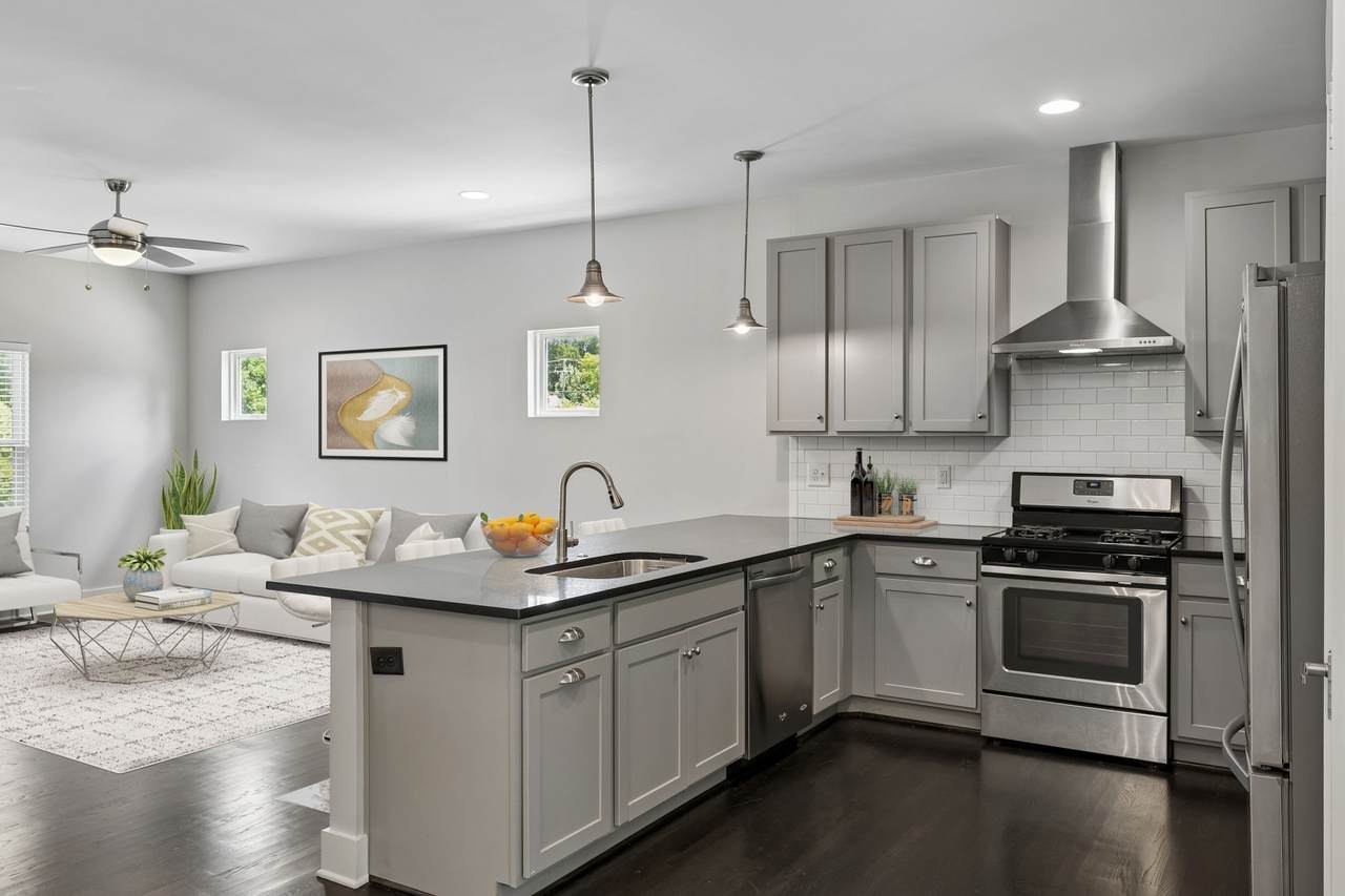 906 Smiley St - Photo 1