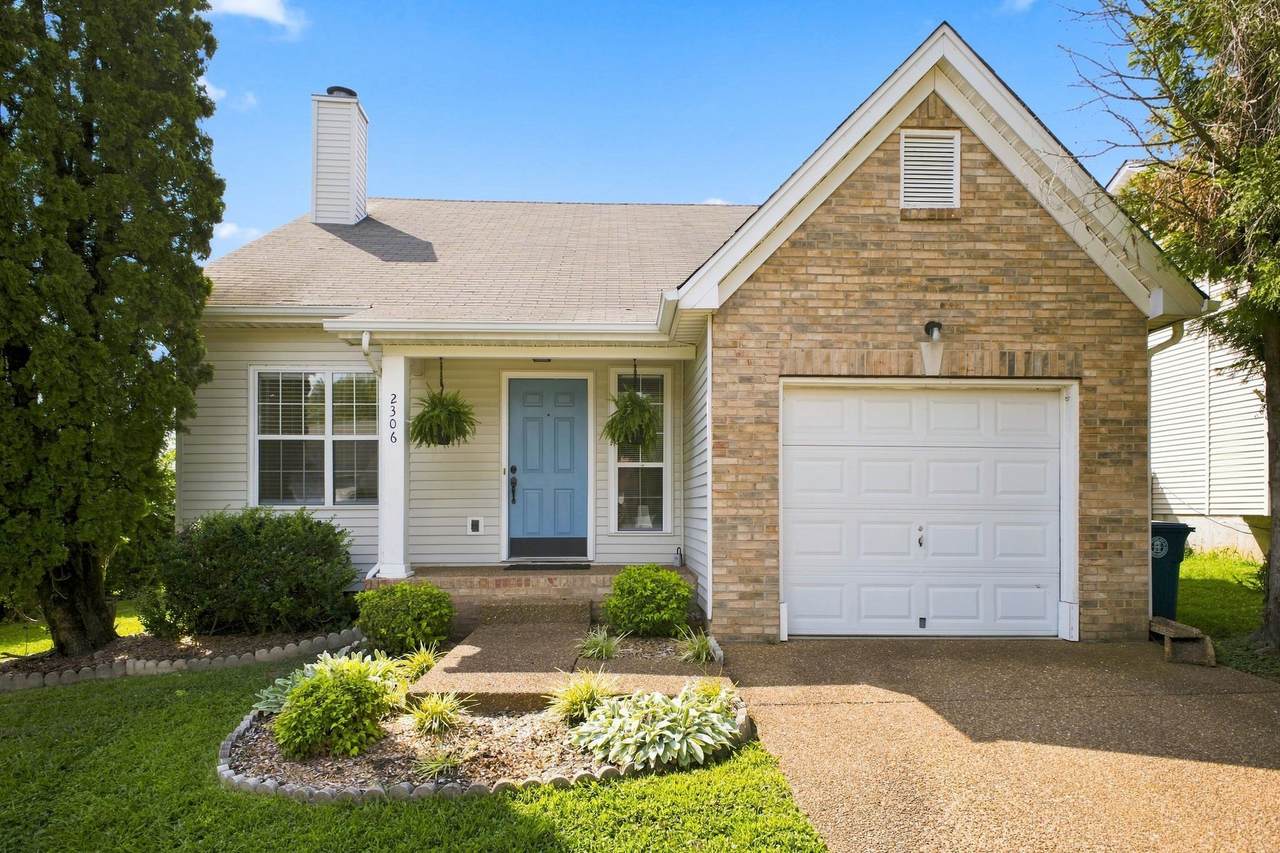 2306 Surrey Ln - Photo 1