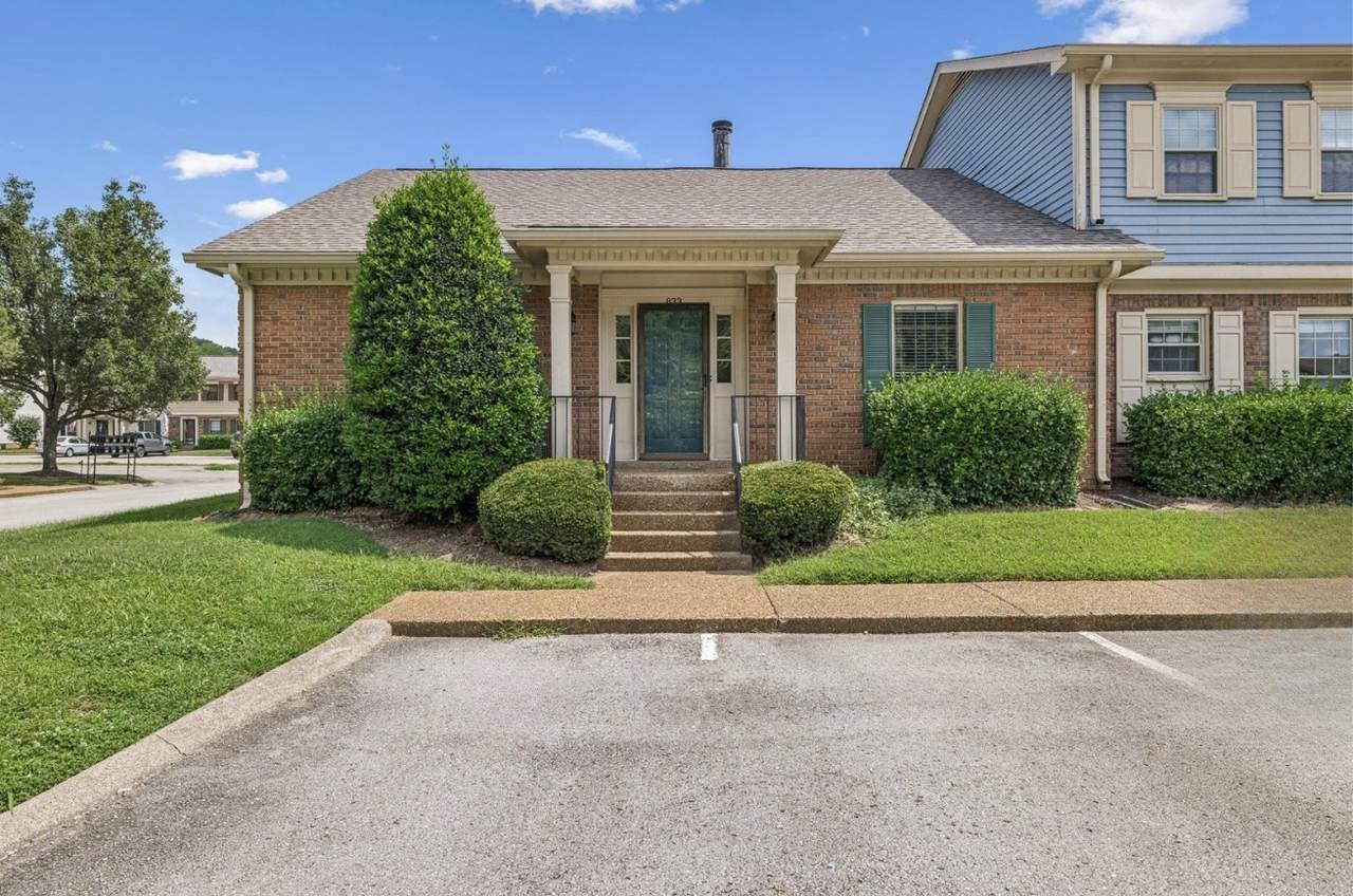 833 Brentwood Pt - Photo 1