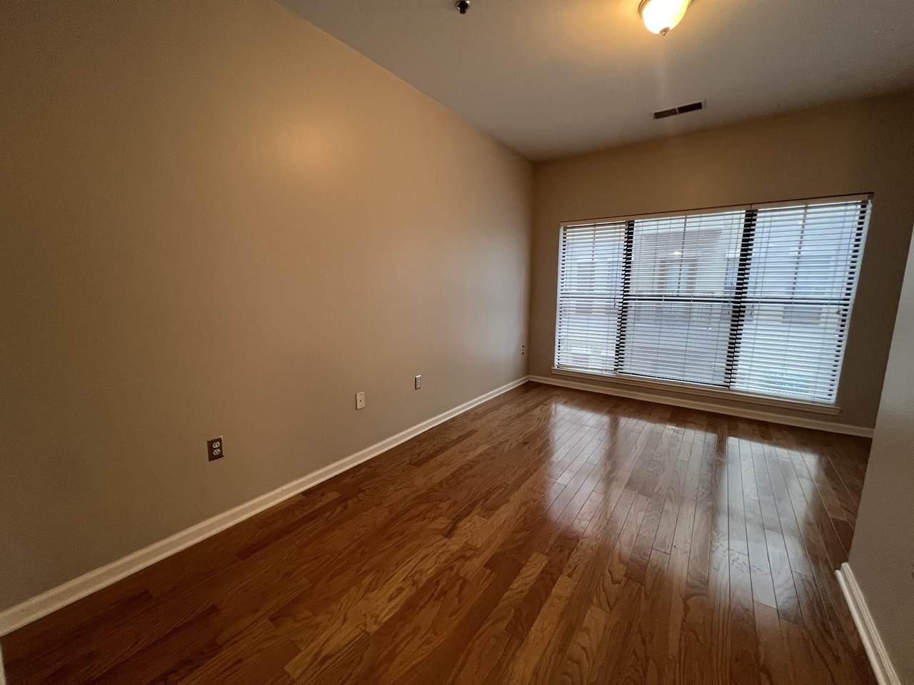https://bt-photos.global.ssl.fastly.net/nashville/1280_boomver_1_RTC3510912-1.jpg
