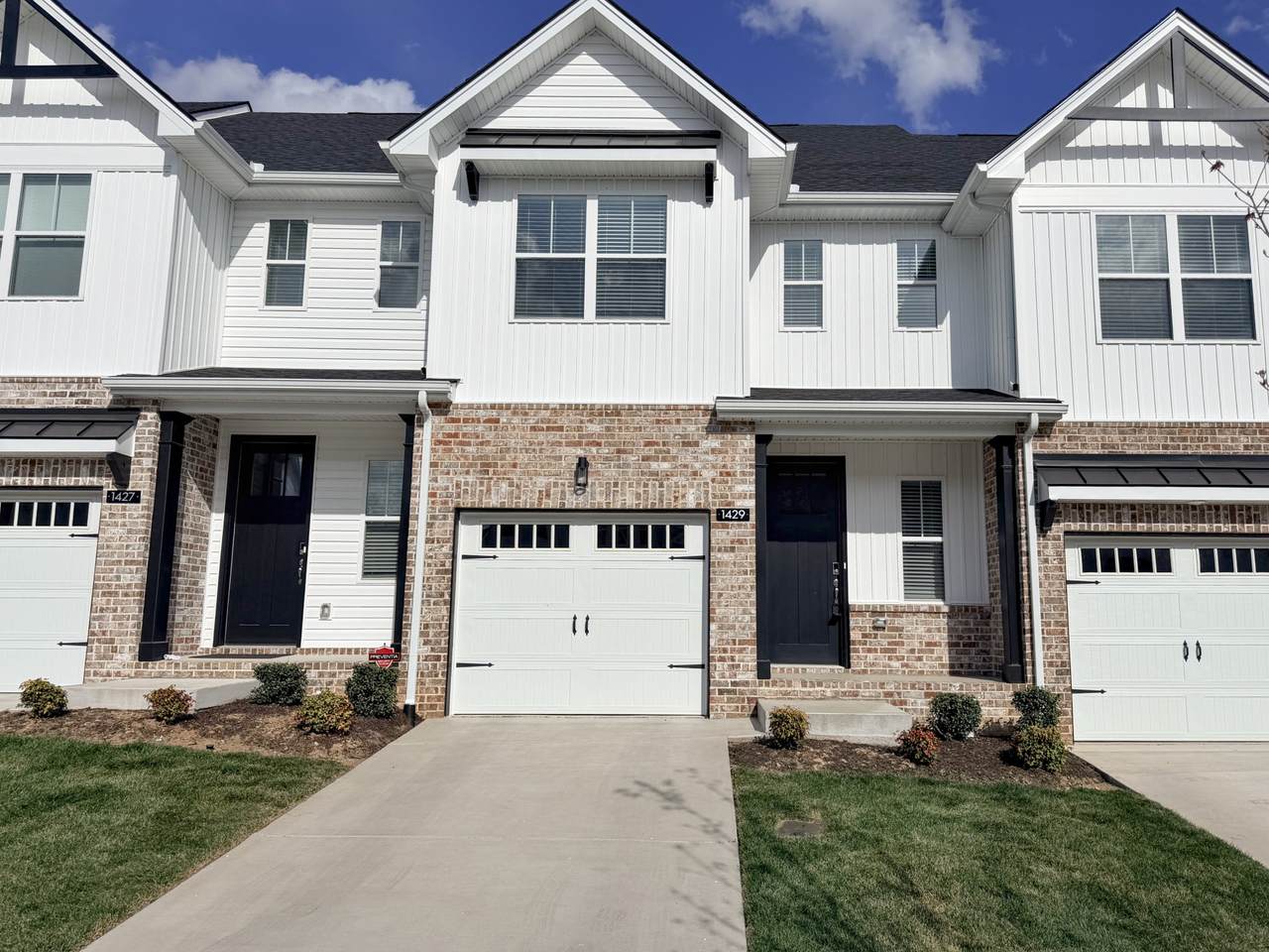 1429 Vanner Ct - Photo 1