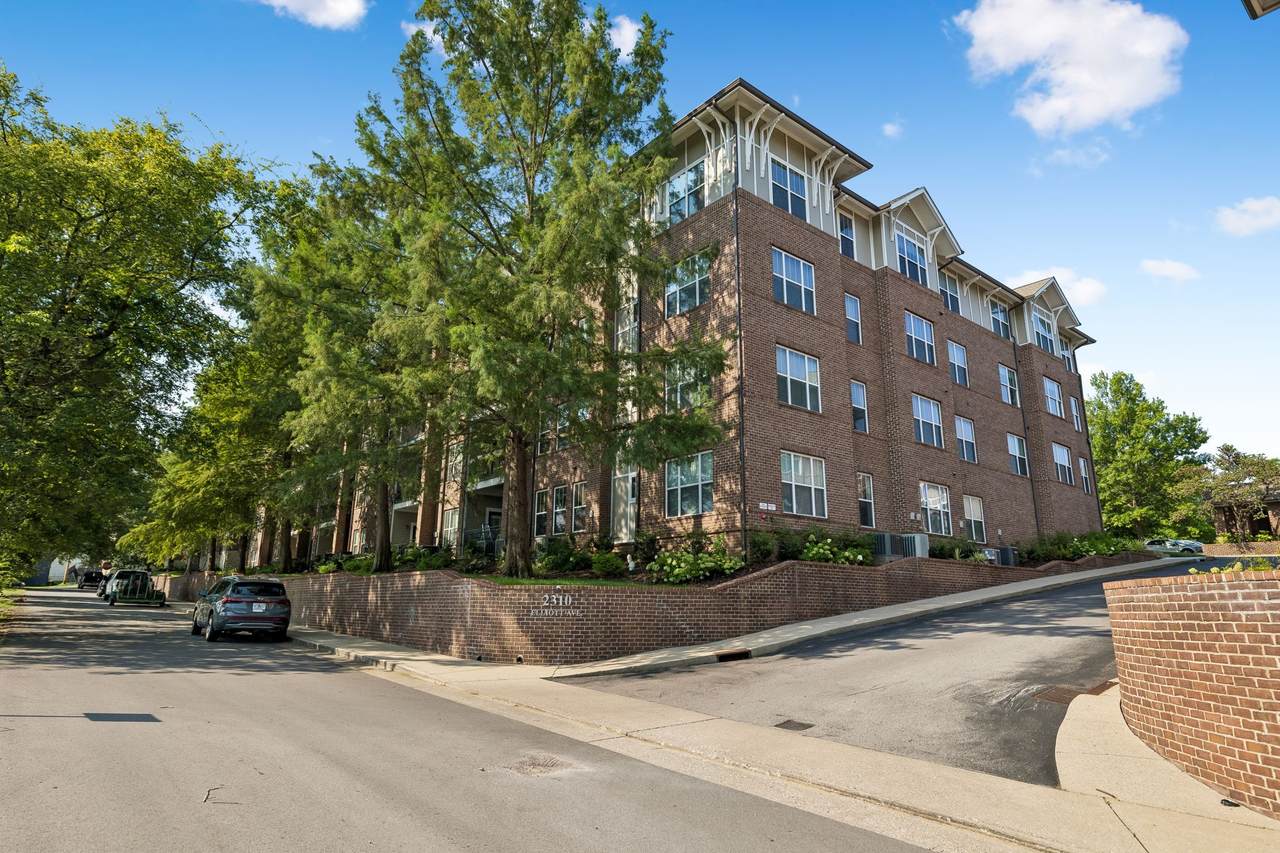 2310 Elliott Ave - Photo 1