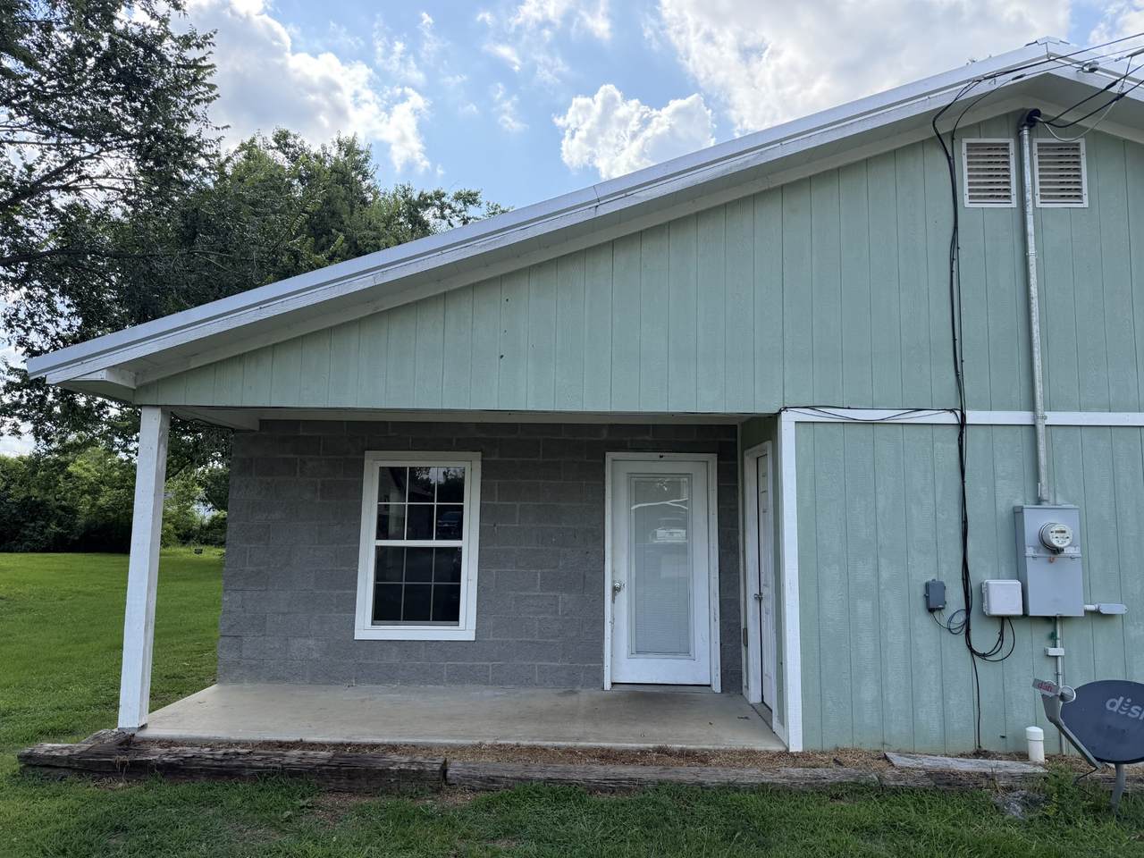 126 N Oak St - Photo 1