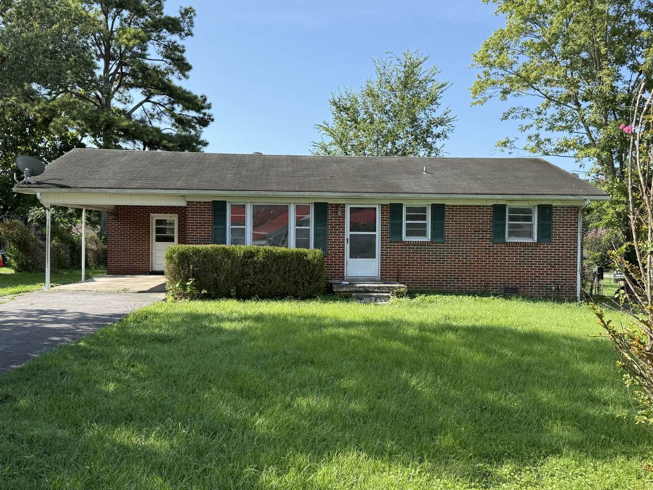 203 Greenbriar St - Photo 1