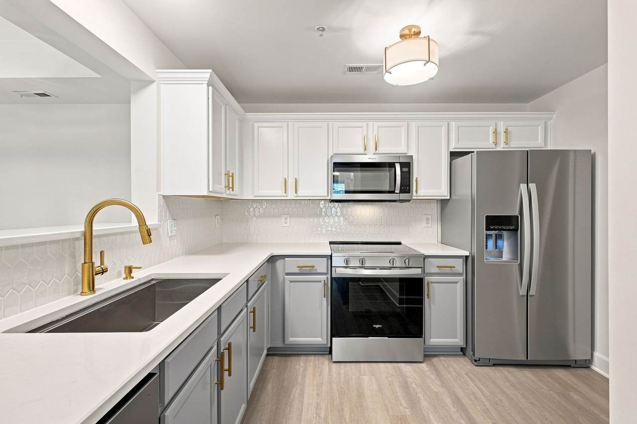 8601 Peckham Ln - Photo 1
