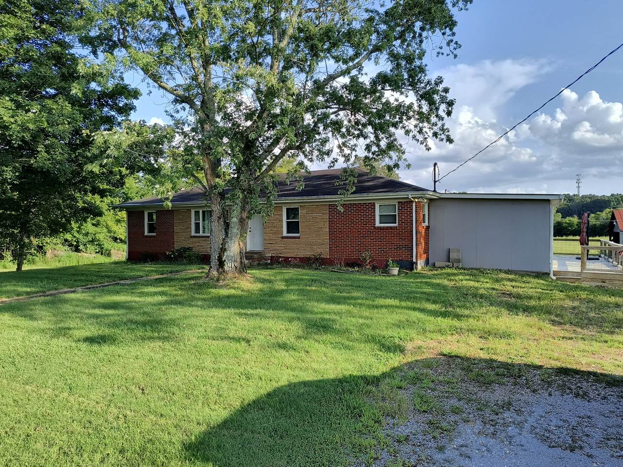 400 Nw Williams Rd - Photo 1
