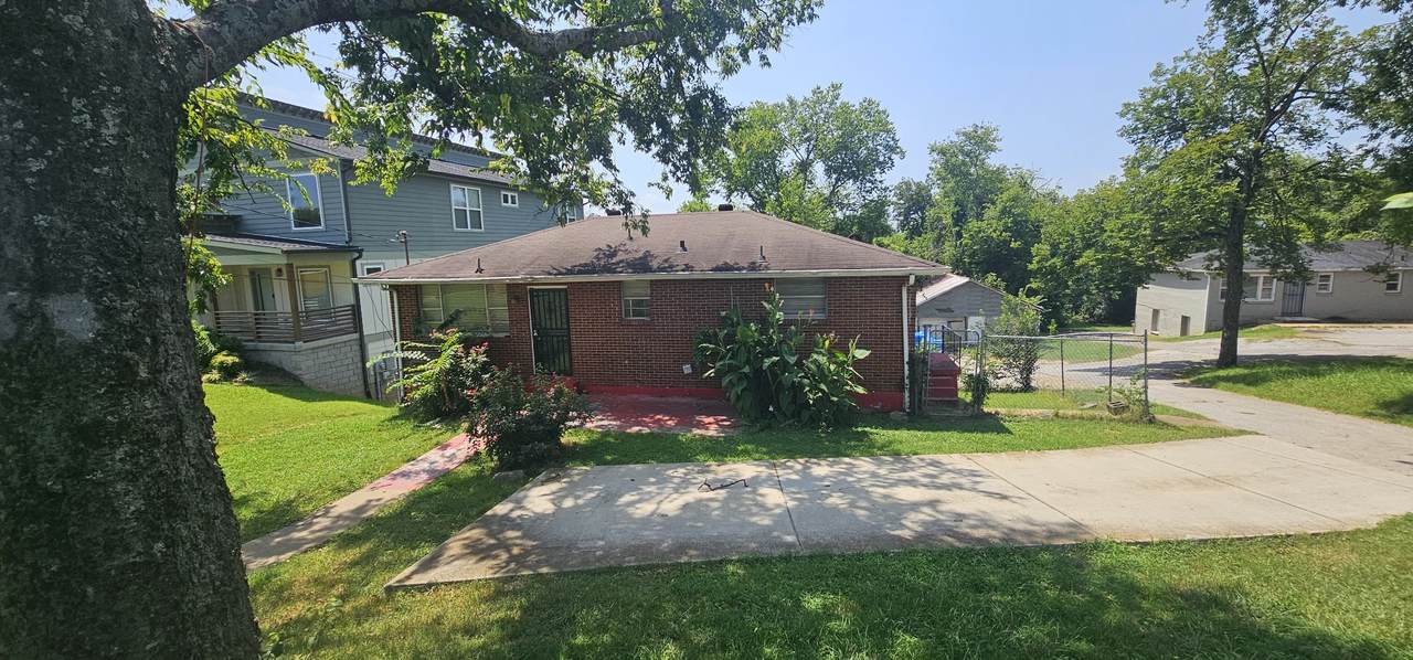 3223 Lincoln Ave - Photo 1