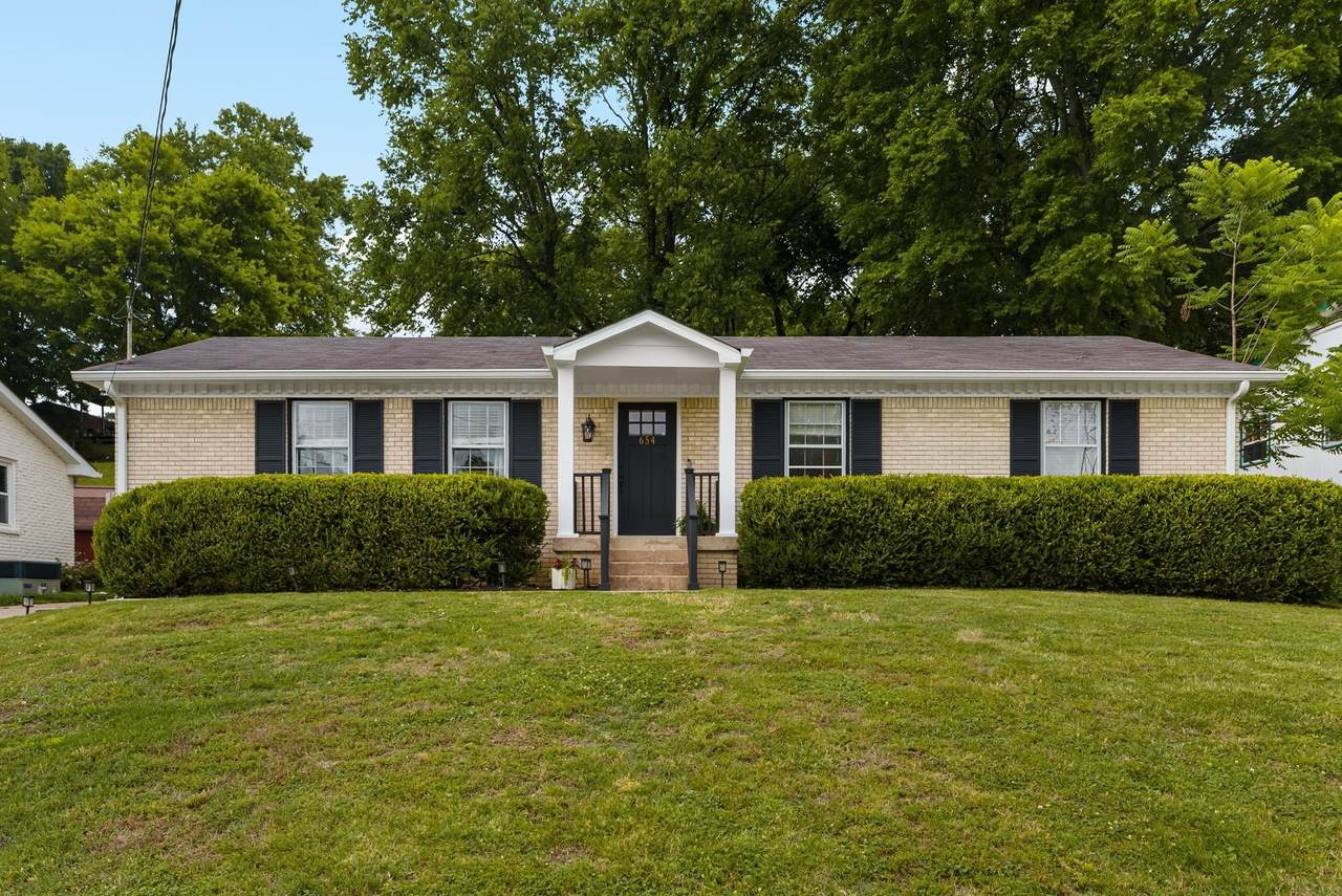 654 Huntington Pkwy - Photo 1