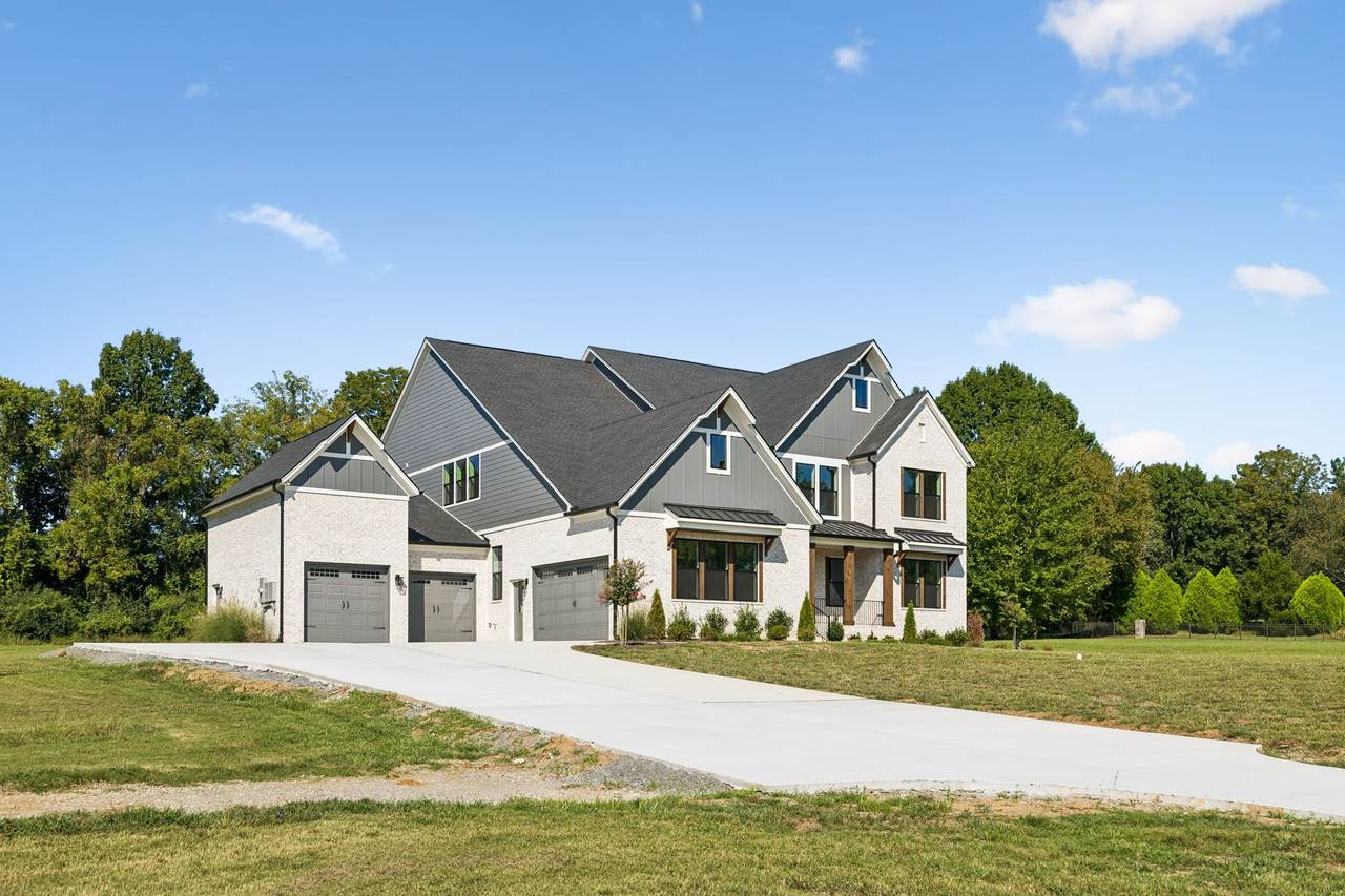 1709 Wilson Pike - Photo 1