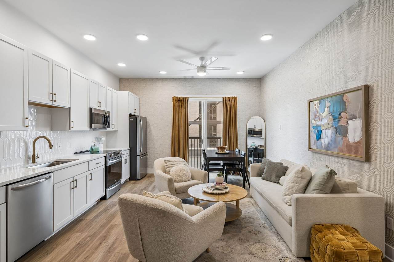 815 Main St - Photo 1