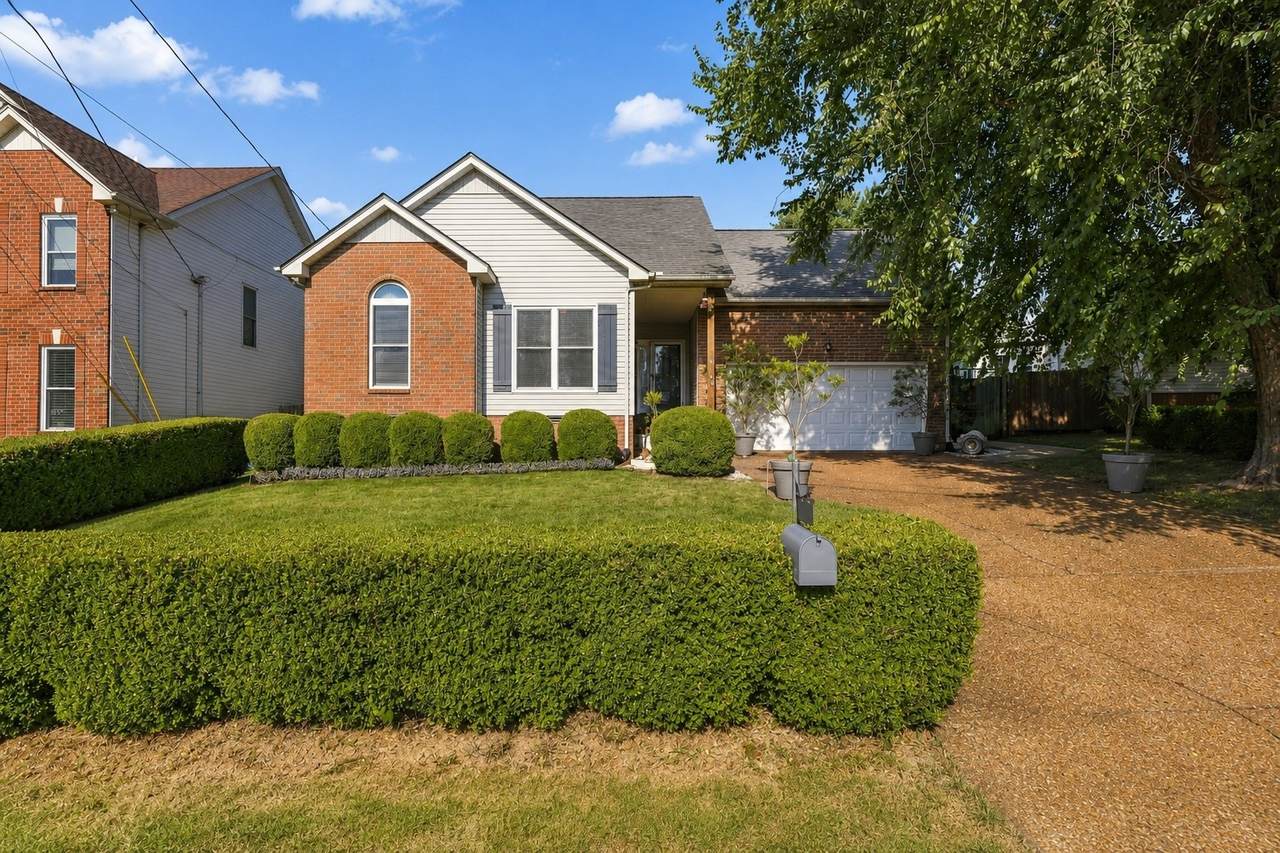1304 Crestfield Dr - Photo 1