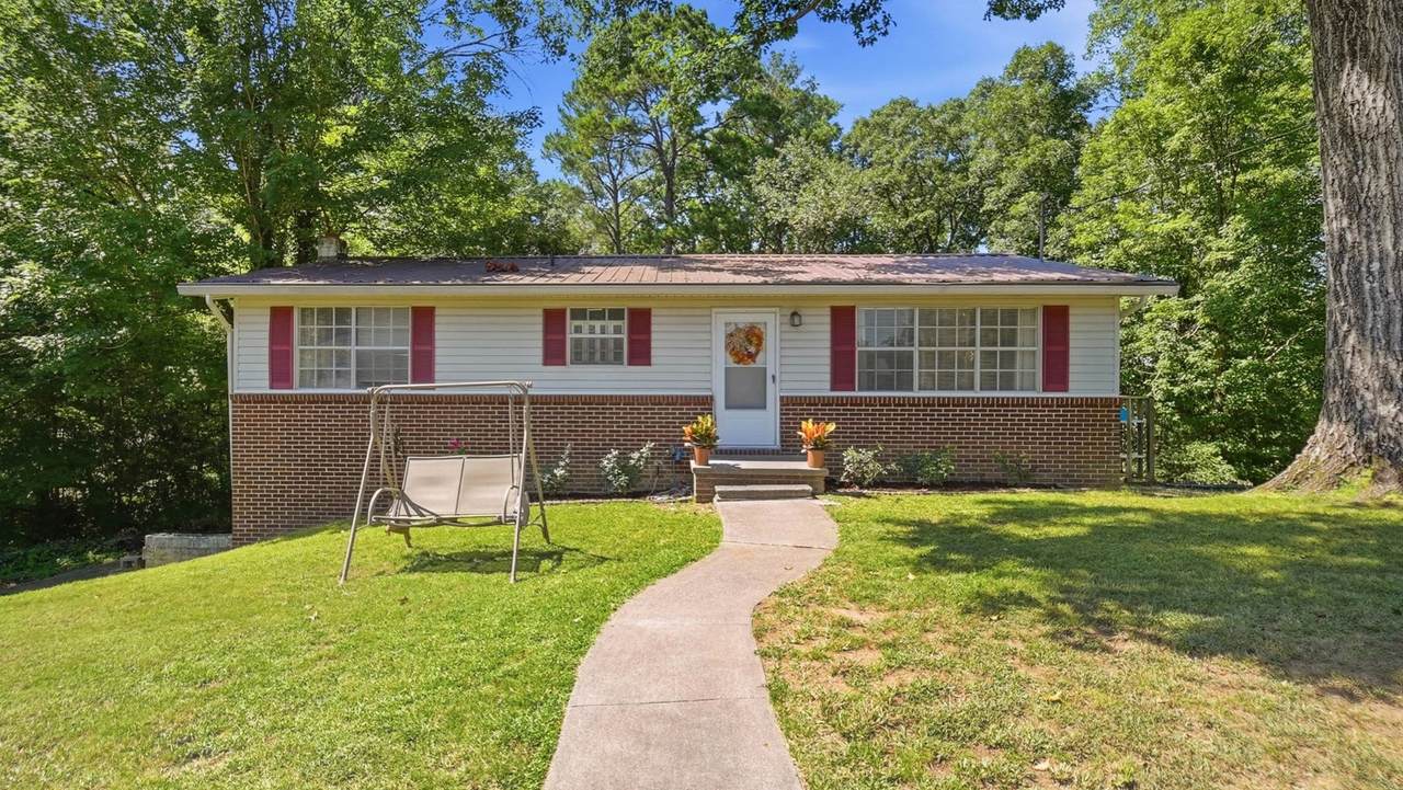 2462 Oak Cir - Photo 1