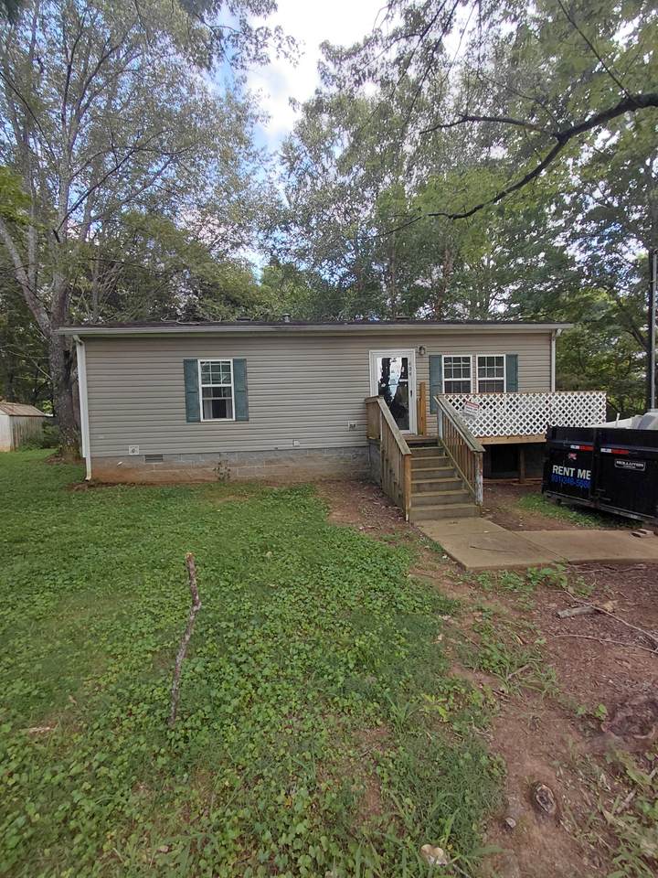 404 Lawrence Ave - Photo 1