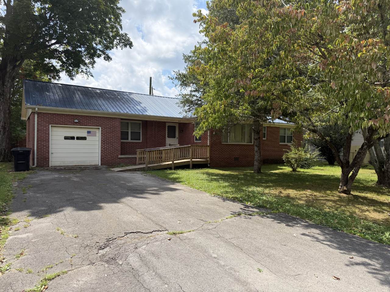 603 Circle Dr - Photo 1