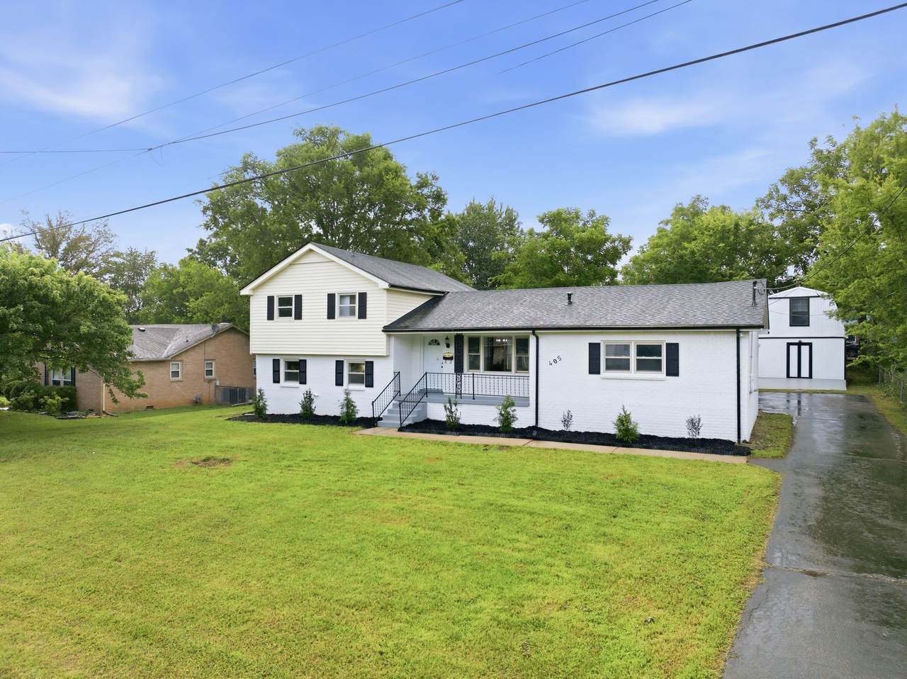 405 Beechwood Ct - Photo 1