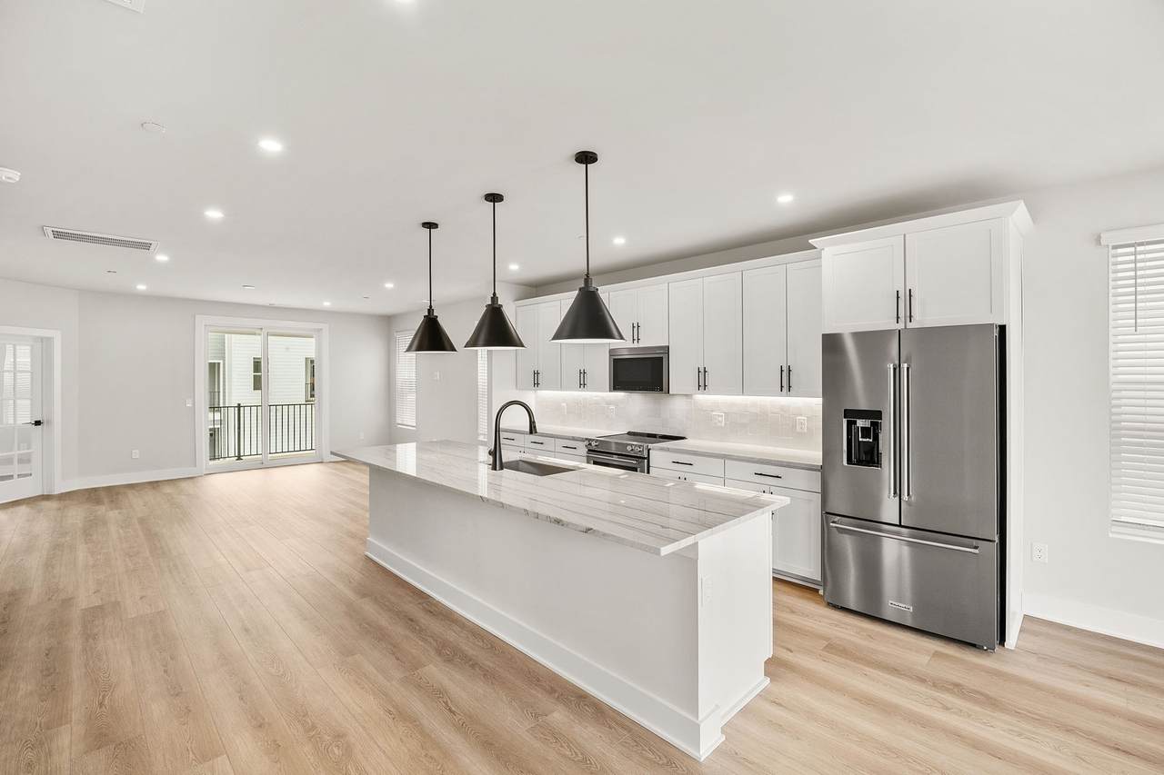 820 42nd Ave - Photo 1