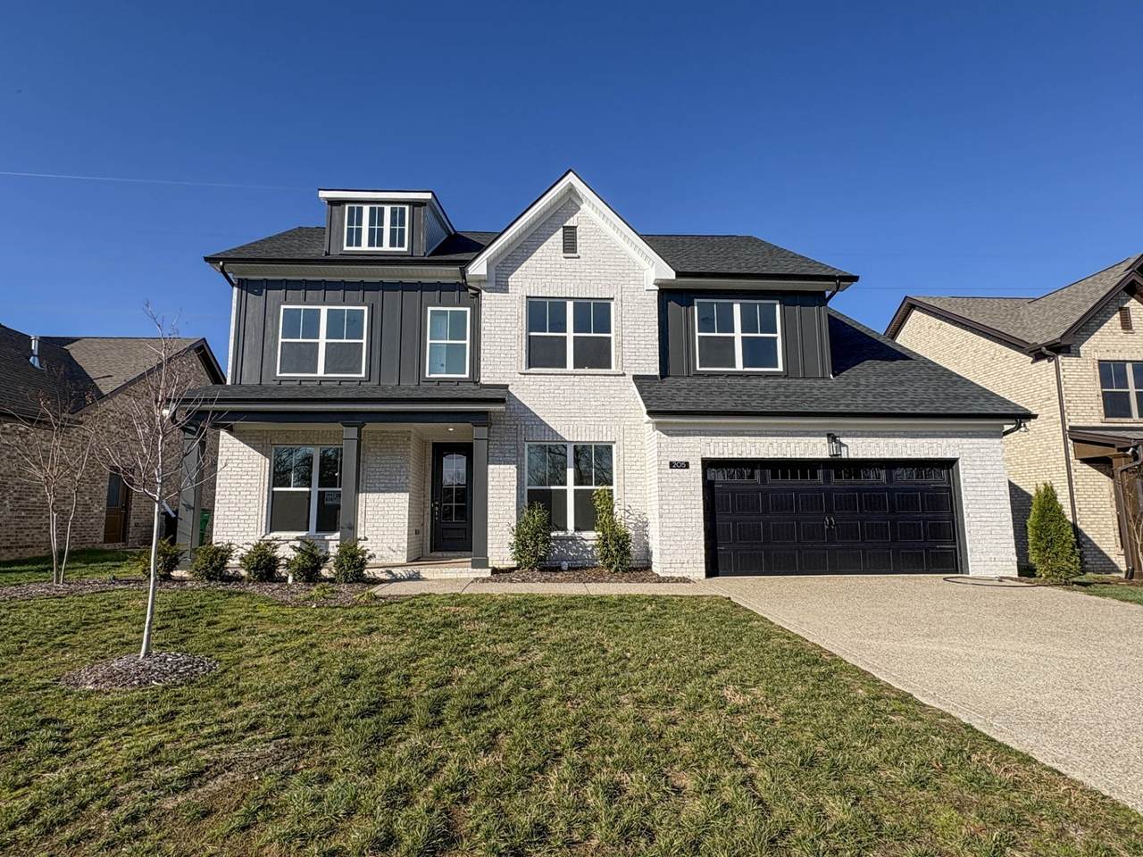 205 Settlers Way - Photo 1