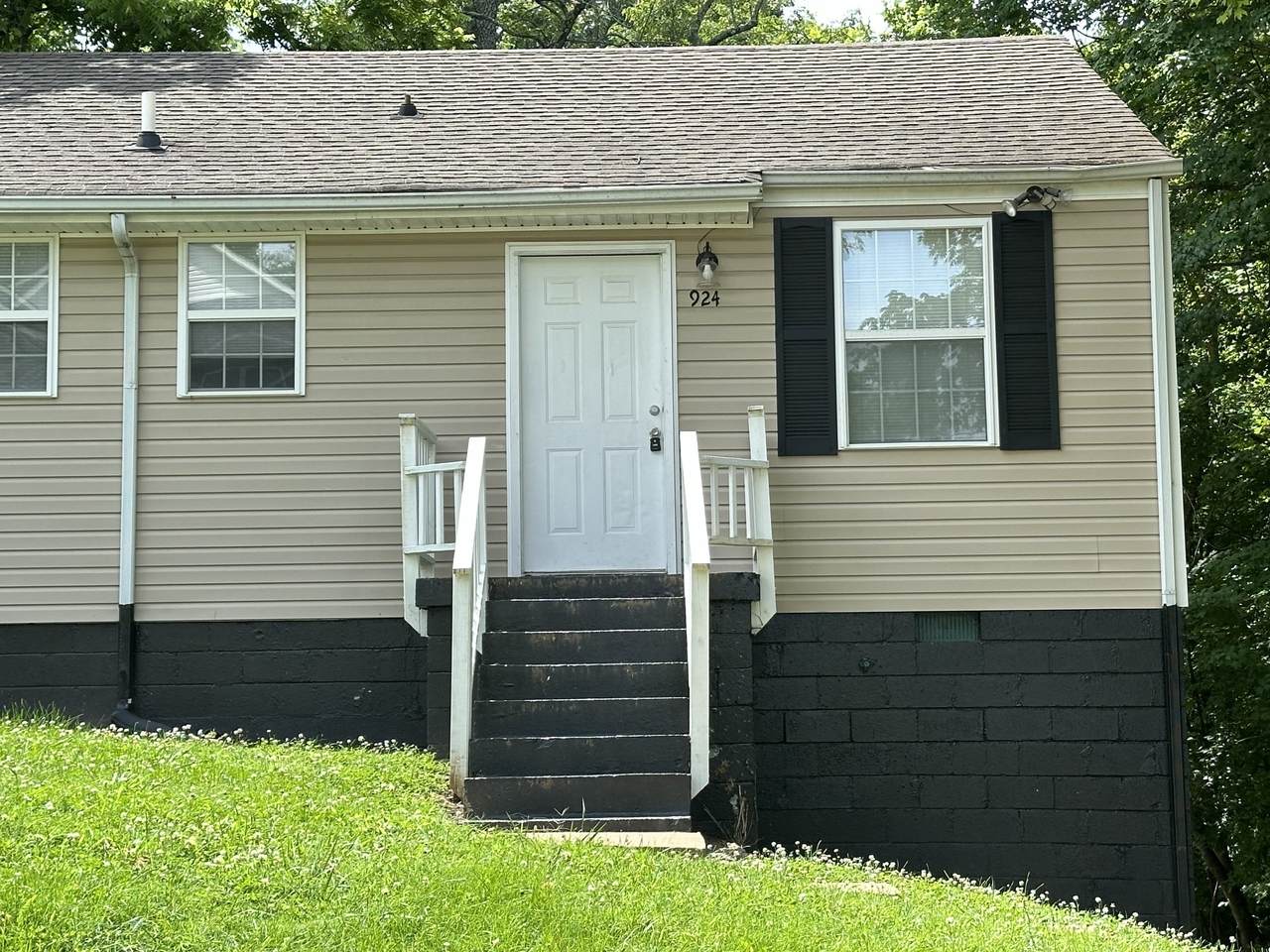 928 Woody Hills Dr - Photo 1