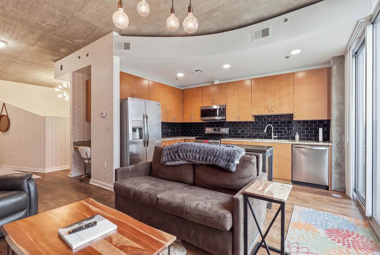 301 Demonbreun St - Photo 1