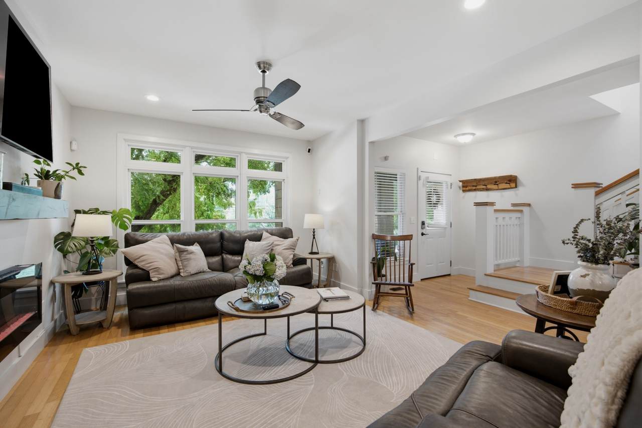 904 Ireland St - Photo 1