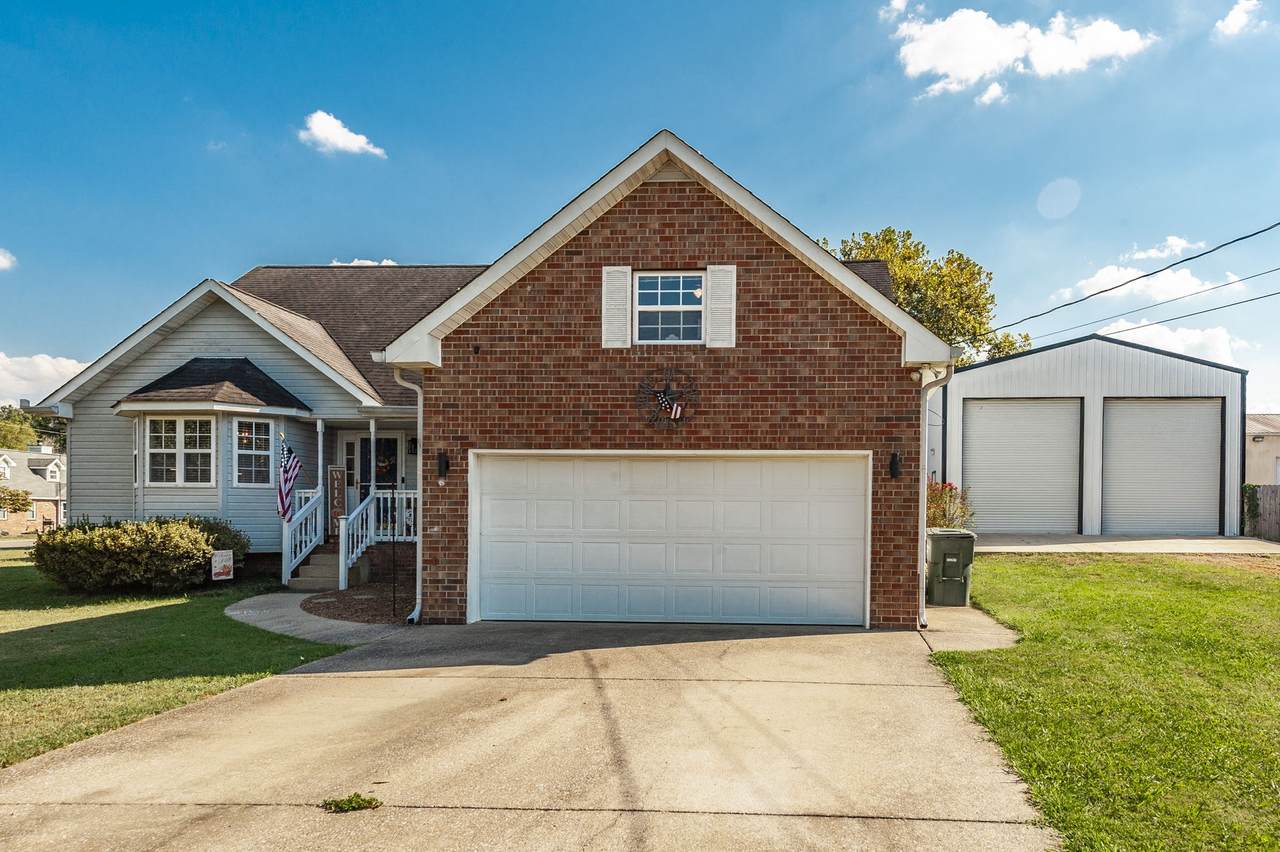 1026 Waters Edge Cir - Photo 1