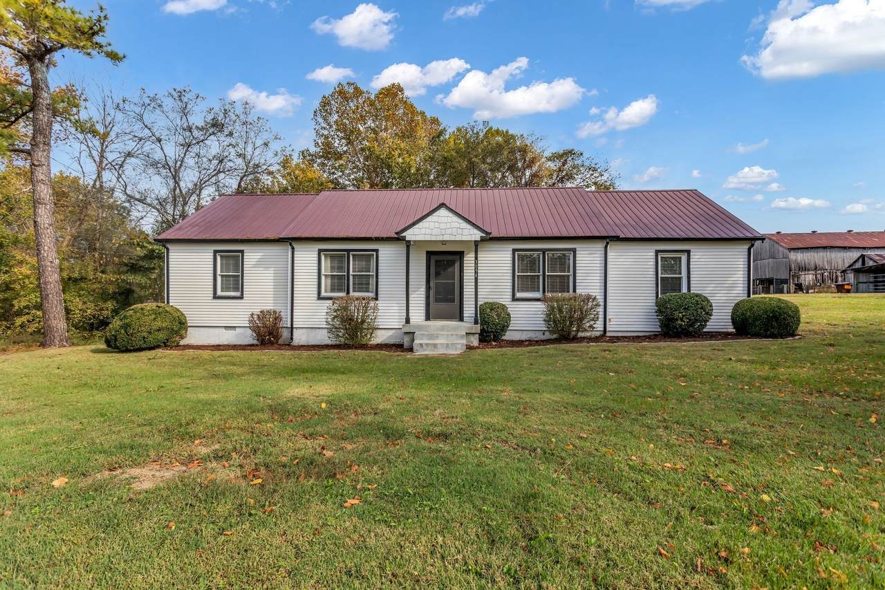 3094 Williamsport Pike - Photo 1