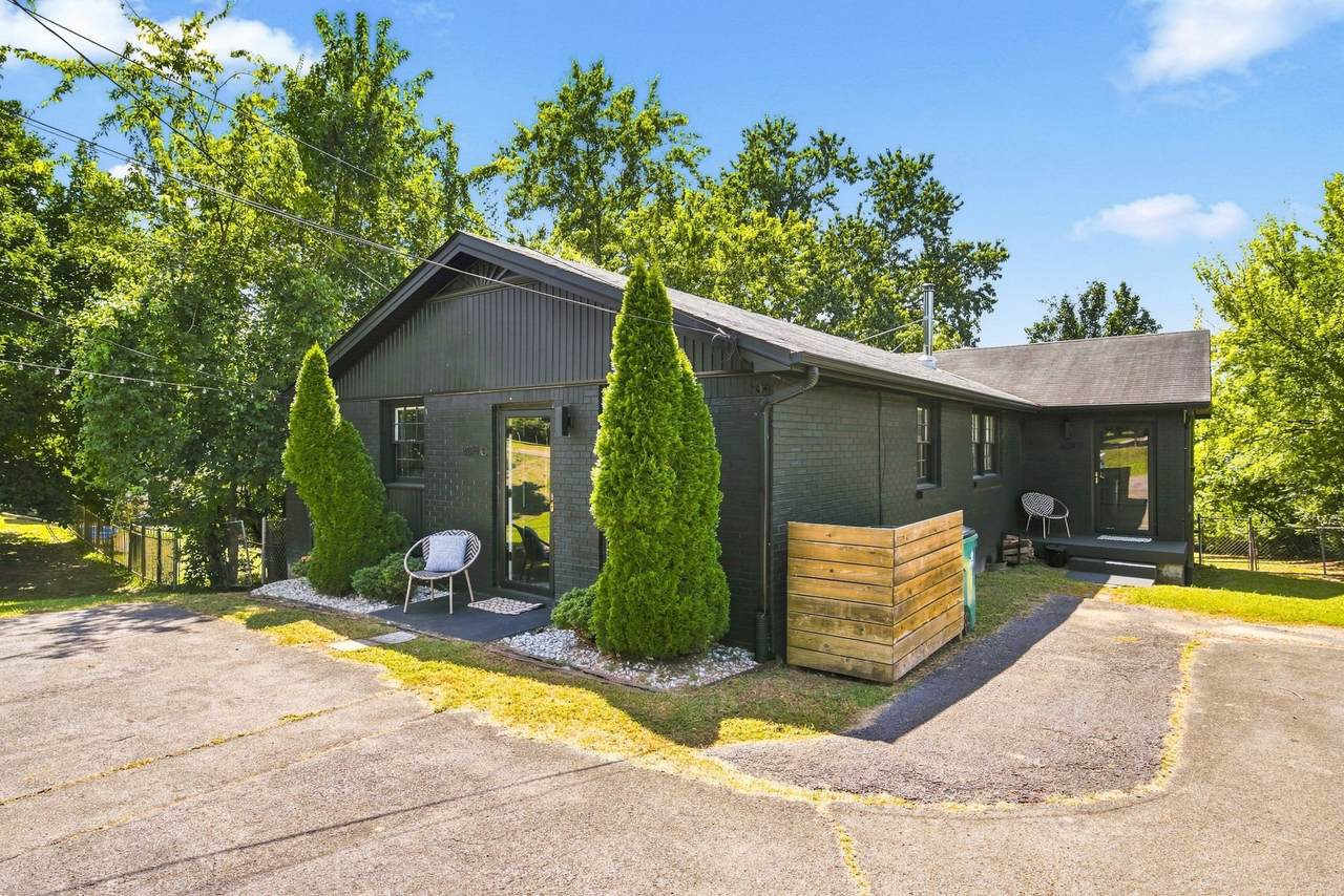 609C Rosebank Ave - Photo 1