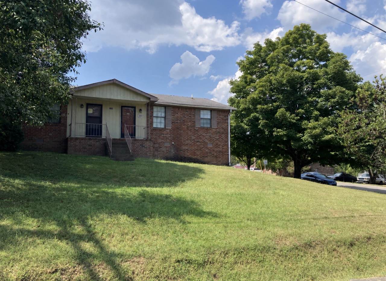 1208 Rosebank Ave - Photo 1