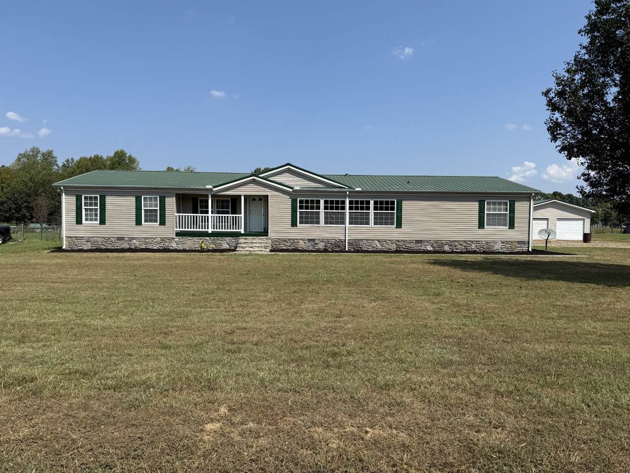 935 Pointe Ln - Photo 1