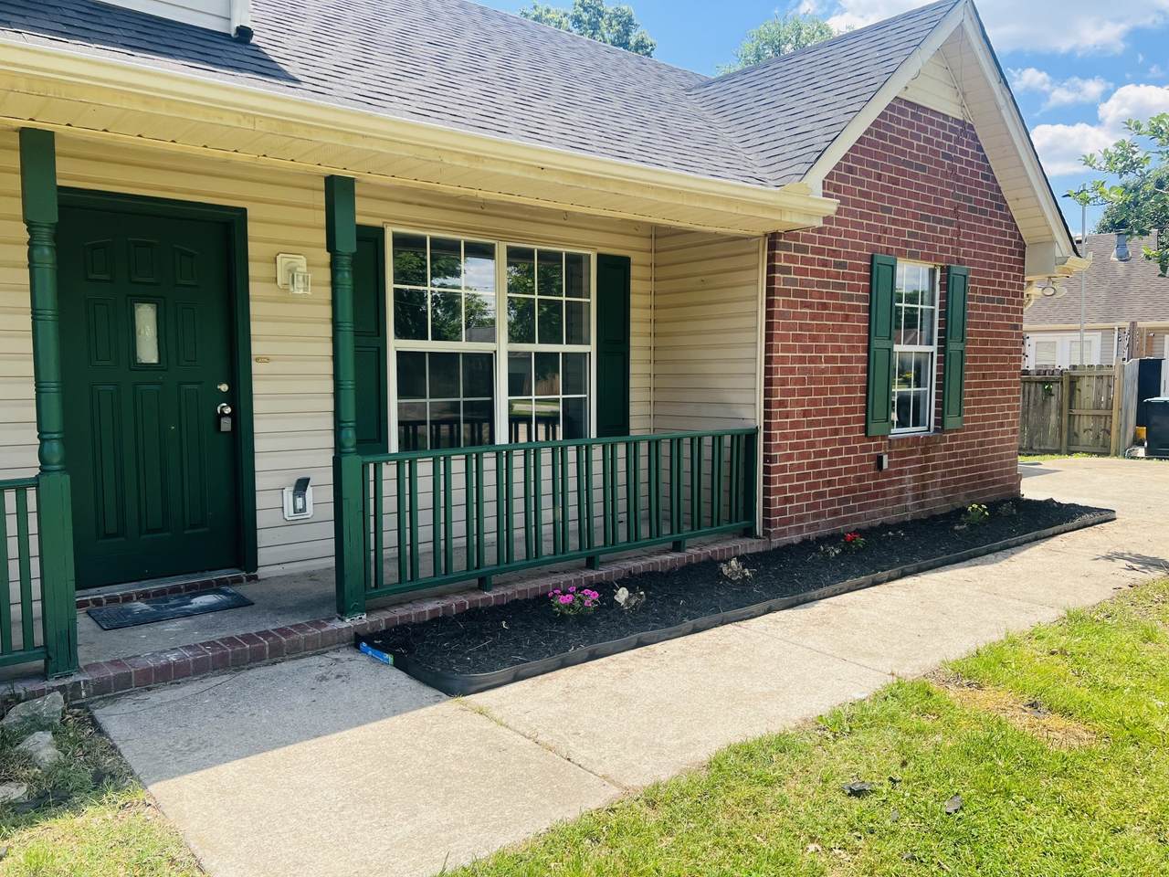 902 Regalwood Ct - Photo 1