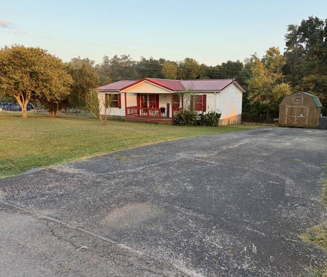 994 Pointe Ln - Photo 1