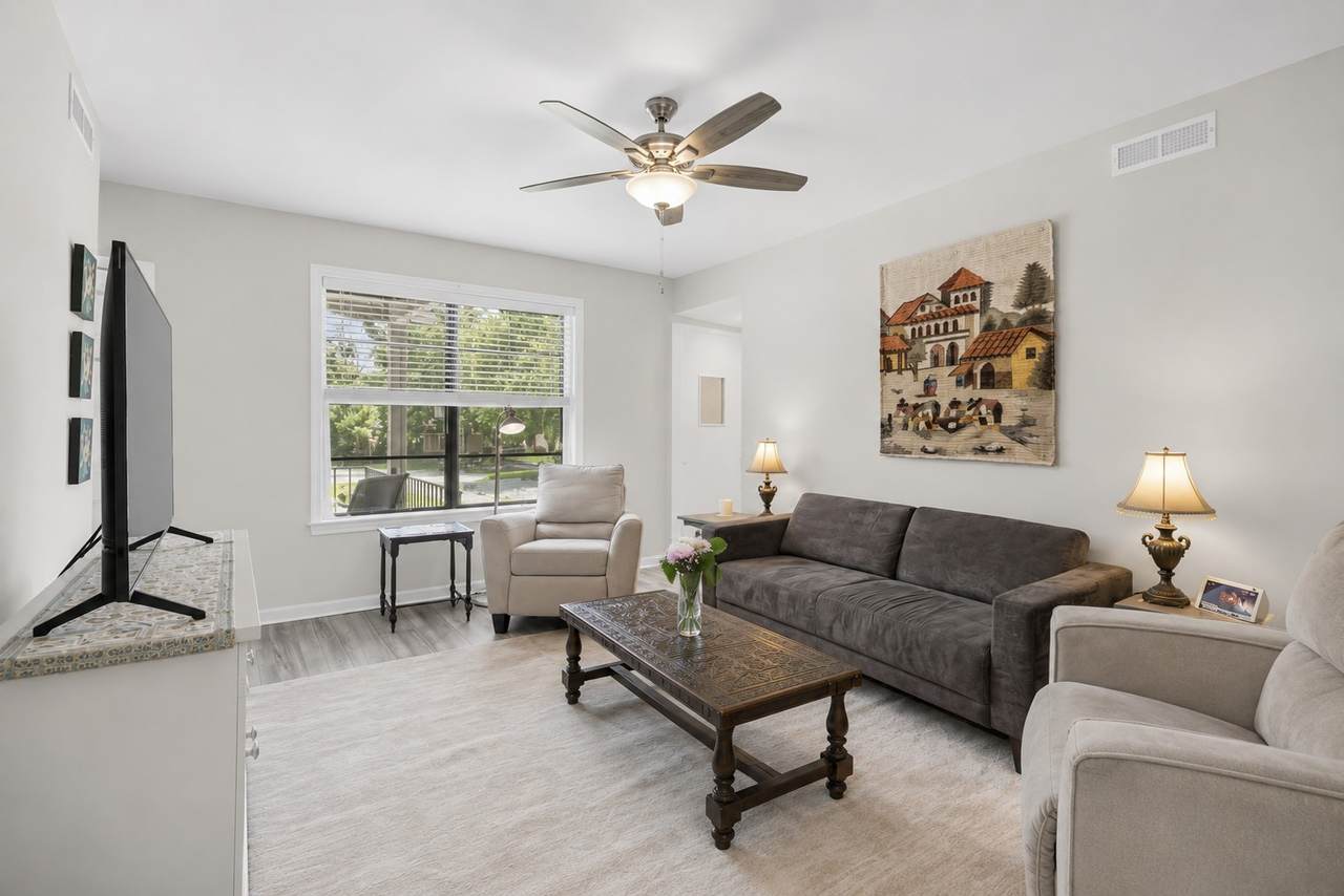 352 Deer Lake Dr - Photo 1
