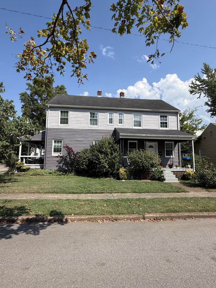 1003 Bryan St - Photo 1