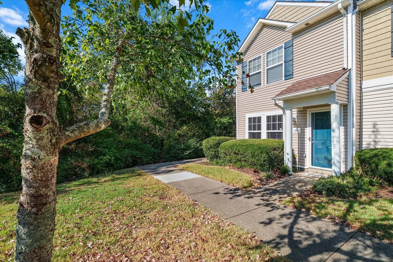 1011 Halifax Ln - Photo 1