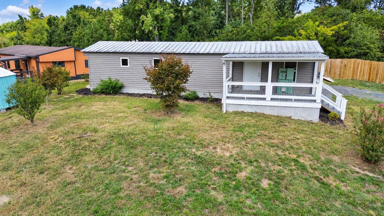 1301 Dockery Ln - Photo 1